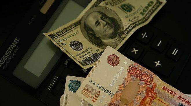 Меняю рубли на лиры на доллары
